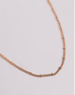 choker necklace with fine chain and dash detail in gold tone